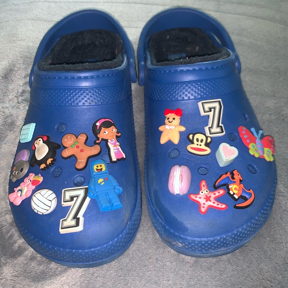 fuzzy crocs with gibbitz